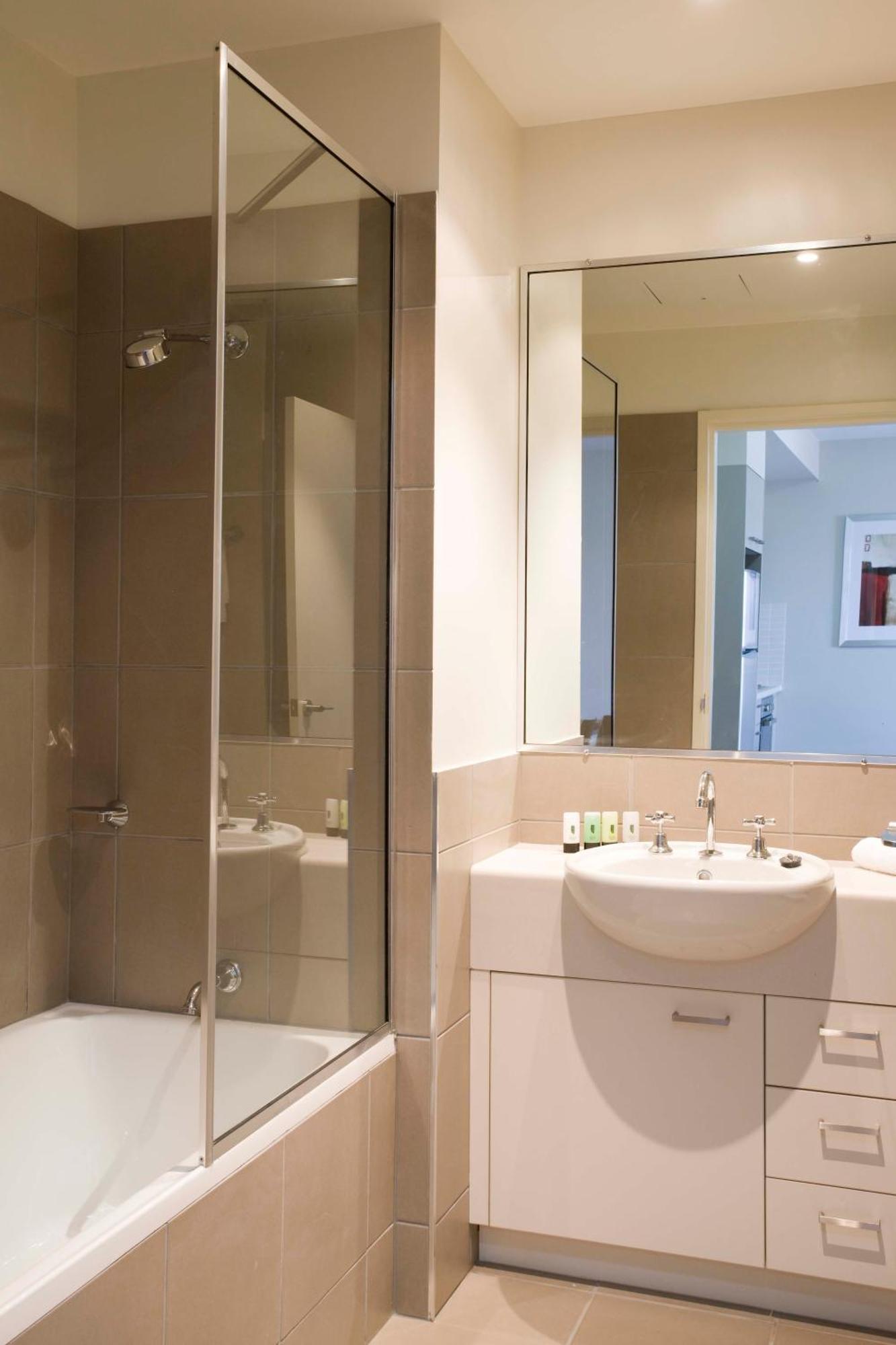 Gladstone Downtown Central Apartment Hotel Official Номер фото